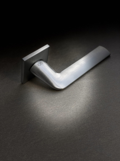 Klamka Stinger fit KSR M 700 chrom mat na rozecie kwadratowej Infinity Line Klamka Stinger fit KSR M 700 chrom mat na rozecie kwadratowej Infinity Line
