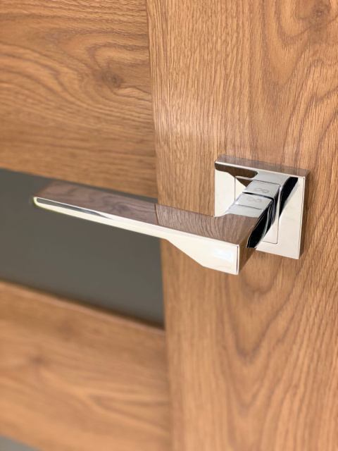 Klamka Nove KNV 700 chrom na rozecie kwadratowej Infinity Line Klamka Nove KNV 700 chrom na rozecie kwadratowej Infinity Line