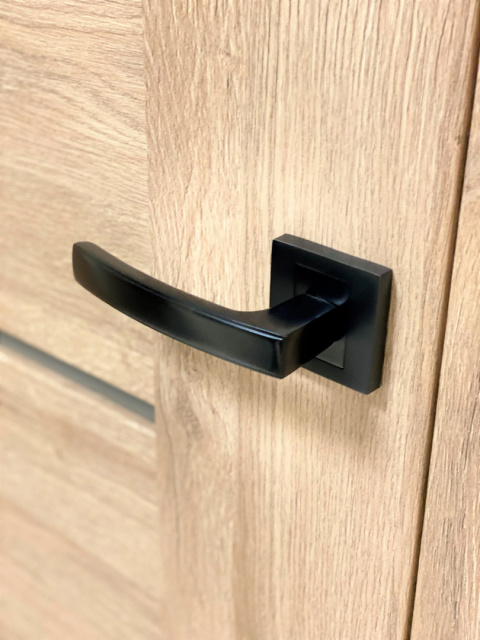 Klamka Hermes KHR B00 czarna na rozecie kwadratowej Infinity Line