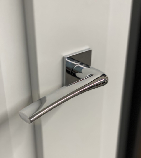 Klamka Vento KVNO S 700 chrom na rozecie kwadratowej Infinity Line Klamka Vento KVNO S 700 chrom na rozecie kwadratowej Infinity Line
