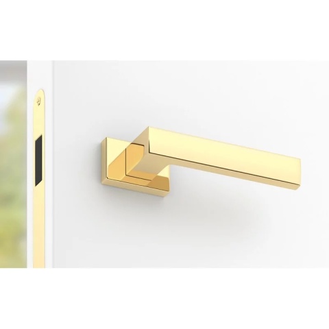 Klamka Focus mosiądz błyszczący PVD na rozecie prostokątnej Corona