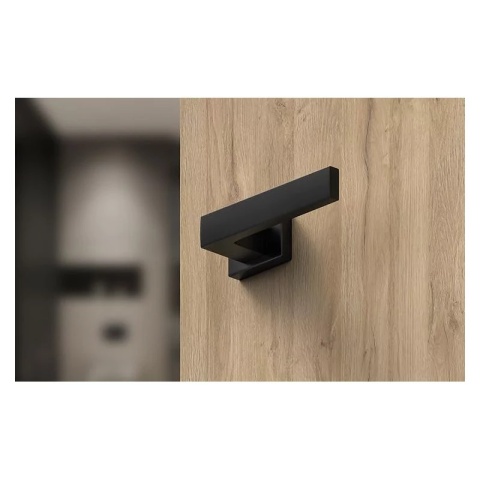 Klamka Focus czarna na rozecie prostokątnej Corona