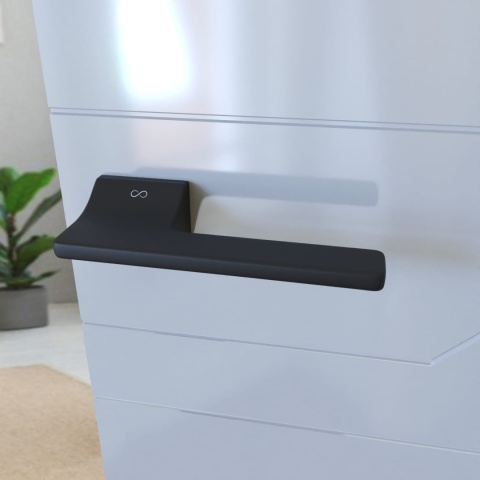 Klamka Monza KMOZ B00 czarna na rozecie prostokątnej Infinity Line