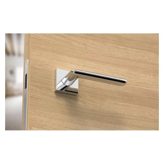 Klamka Spark chrom błyszczący na rozecie kwadratowej Corona