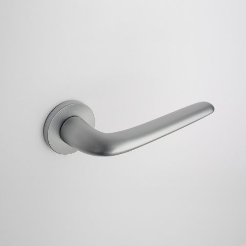 Klamka Aprile Azalia R Slim 7mm SC chrom satynowy na rozecie okrągłej Enger