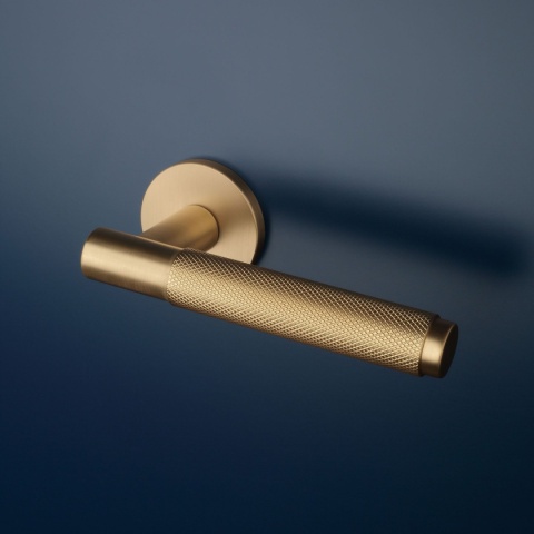 Klamka Aprile Molinia R Slim 7mm GOLD SATIN złoty matowy na rozecie okrągłej Enger