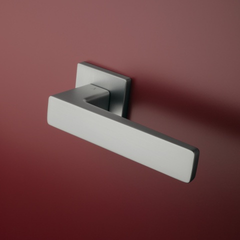 Klamka Aprile Erica Q Slim 7mm SC chrom satynowy na rozecie kwadratowej Enger