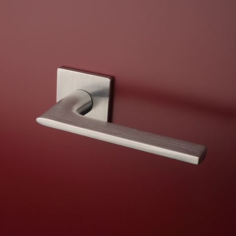 Klamka Aprile Salvia Q Super Slim 5mm DSC chrom szczotkowany na rozecie kwadratowej Enger