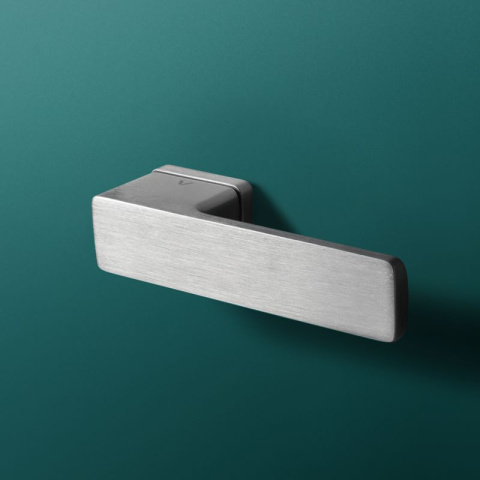 Klamka Cube chrom szczotkowany na rozecie prostokątnej VDS Klamka Cube chrom szczotkowany na rozecie prostokątnej VDS