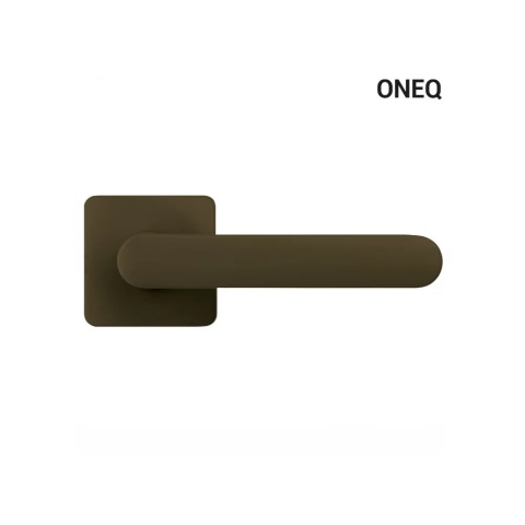 Klamka One Q brązowa na rozecie kwadratowej z rozetą na wkładkę Colombo