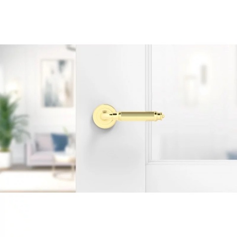 Klamka Aria R CL mosiądz błyszczący PVD na rozecie okrągłej Corona