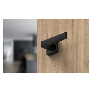 Klamka Focus czarna na rozecie kwadratowej Corona