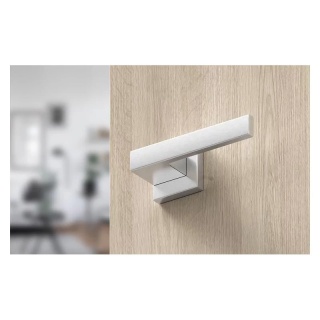 Klamka Grand chrom szczotkowany na rozecie kwadratowej Corona