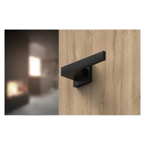 Klamka Grand czarna na rozecie kwadratowej Corona