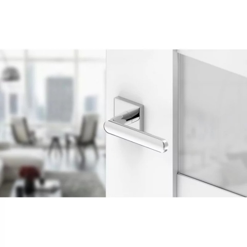 Klamka Icona Q Slim chrom na rozecie kwadratowej Corona