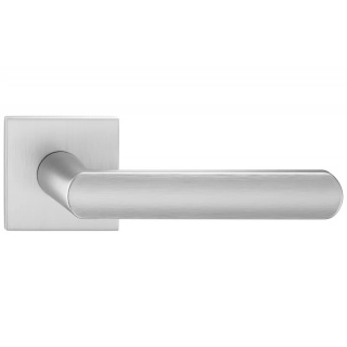 Klamka Icona Q Slim chrom szczotkowany na rozecie kwadratowej Corona