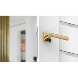 Klamka Icona Q Slim mosiądz błyszczący PVD na rozecie kwadratowej Corona