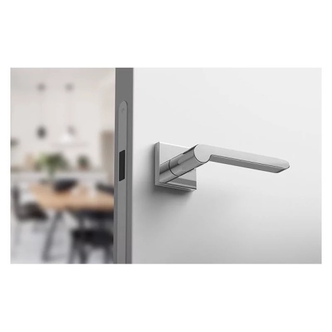 Klamka Pandora chrom na rozecie kwadratowej Corona