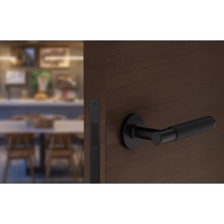 Klamka Time Slim czarna na rozecie okrągłej Corona